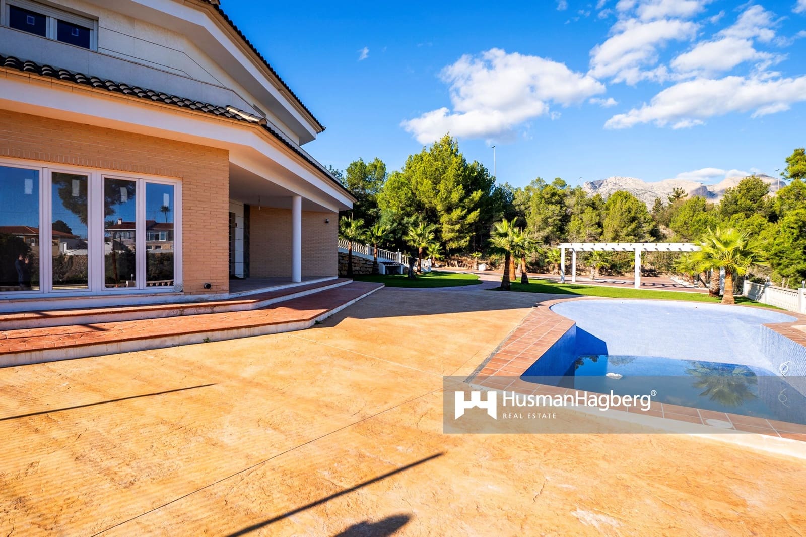 Chalet de 4 habitaciones en La Nucia en venta con piscina - 795.000 € (Ref: 10021902)