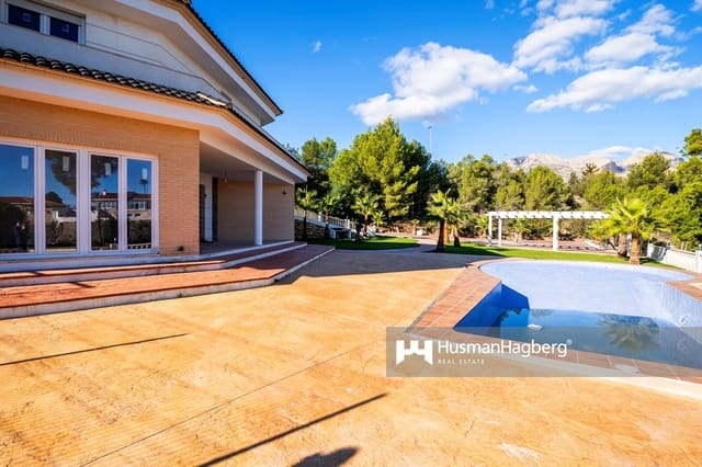 Chalet de 4 habitaciones en Barranco Hondo - Varadero  , La Nucia en venta con piscina - 795.000 € (Ref: 10021902)