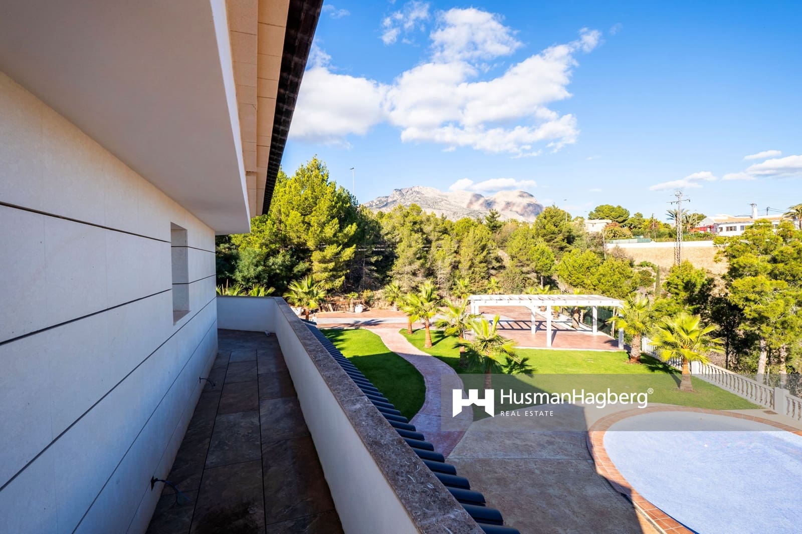 Chalet de 4 habitaciones en La Nucia en venta con piscina - 795.000 € (Ref: 10021902)