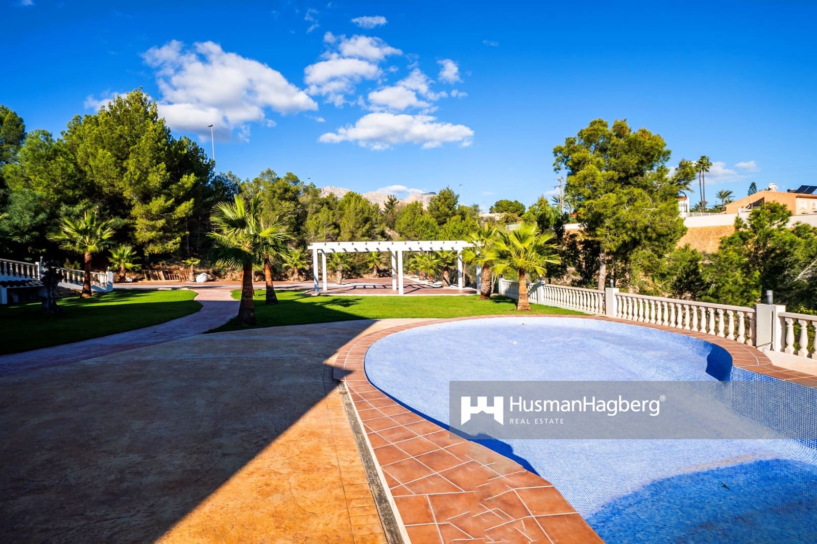 Chalet de 4 habitaciones en La Nucia en venta con piscina - 795.000 € (Ref: 10021902)
