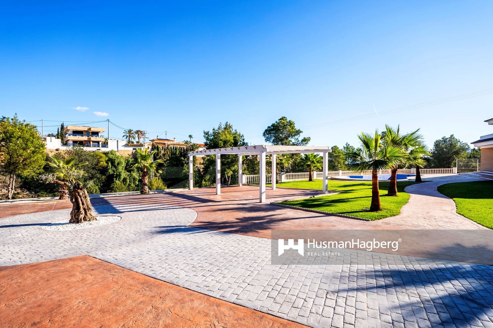Chalet de 4 habitaciones en La Nucia en venta con piscina - 795.000 € (Ref: 10021902)