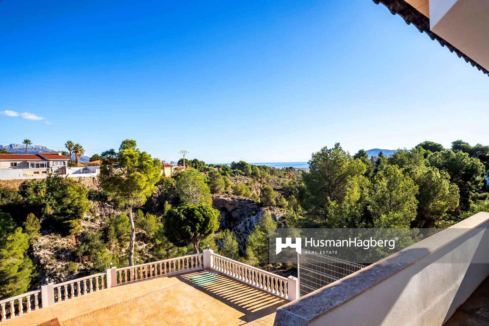 Chalet de 4 habitaciones en La Nucia en venta con piscina - 795.000 € (Ref: 10021902)