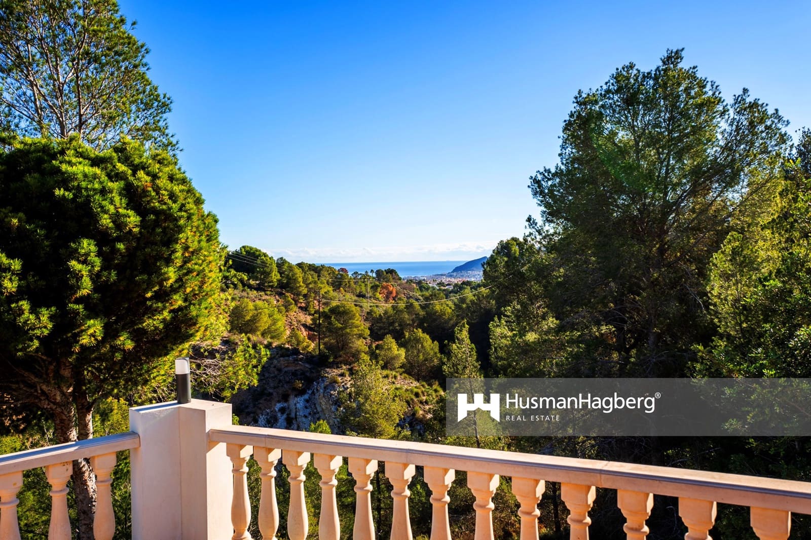 Chalet de 4 habitaciones en La Nucia en venta con piscina - 795.000 € (Ref: 10021902)