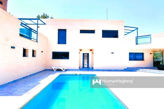 5 bedroom Villa for sale in Altea with pool - € 895,000 (Ref: 10025032)