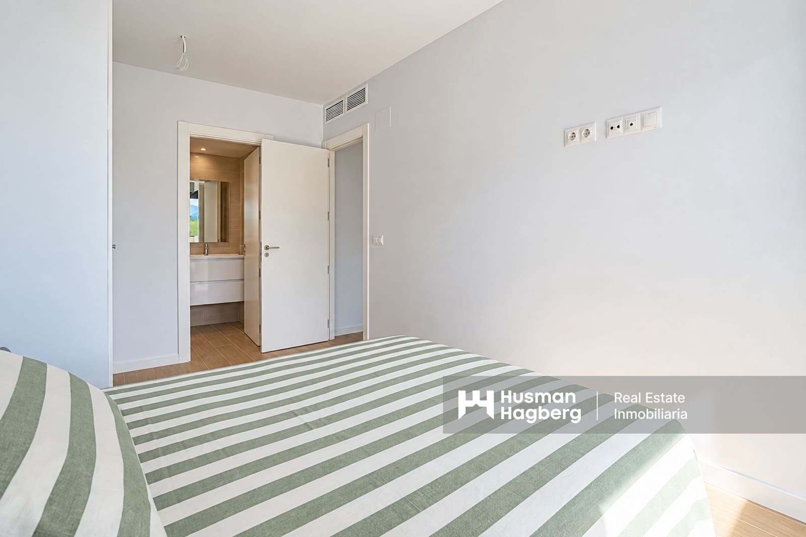 2 bedroom Apartment for sale in Denia with pool garage - € 349,000 (Ref: 10176254)