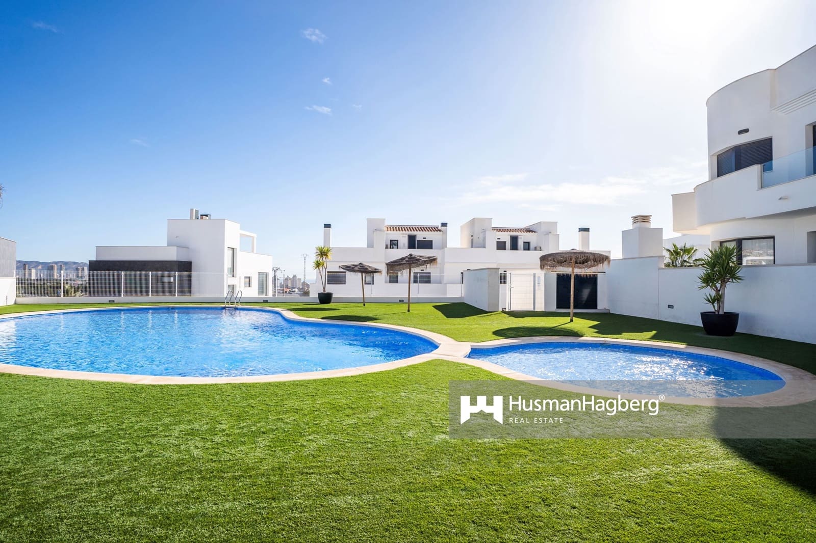 3 bedroom Townhouse for sale in Benidorm with pool - € 369,000 (Ref: 9395599)