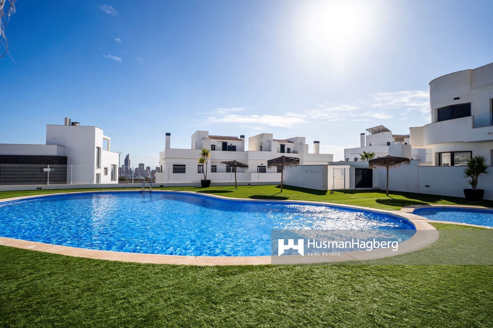 3 bedroom Townhouse for sale in Benidorm with pool - € 369,000 (Ref: 9395599)