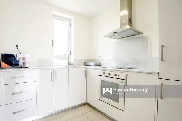 2 soveværelse Lejlighed til salg i Benidorm med swimmingpool - € 299.999 (Ref: 9400421)