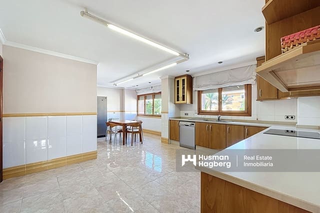 4 sovrum Villa till salu i Pueblo - Urbanizaciones, Alfaz del Pi / L'Alfàs del Pi med pool - 555 000 € (Ref: 9402925)