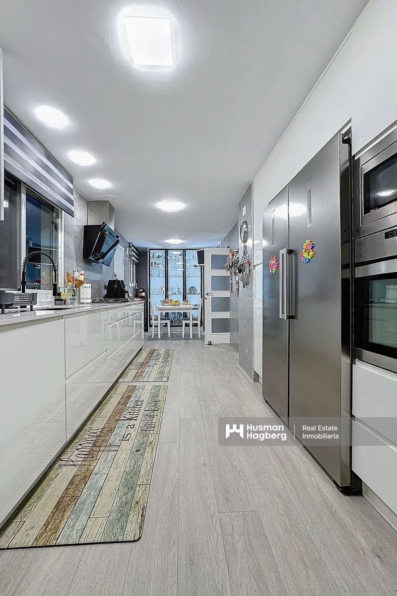 4 quarto Moradia para venda em La Nucia com piscina - 765 000 € (Ref: 9402938)