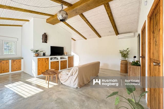 5 bedroom Villa for sale in Polop with pool - € 375,000 (Ref: 9432877)