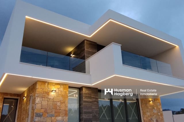 Chalet de 3 habitaciones en Benidorm en venta con piscina - 949.000 € (Ref: 9460953)