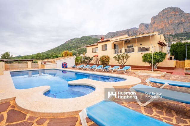 Chalet de 8 habitaciones en Polop en venta con piscina - 689.000 € (Ref: 9471931)