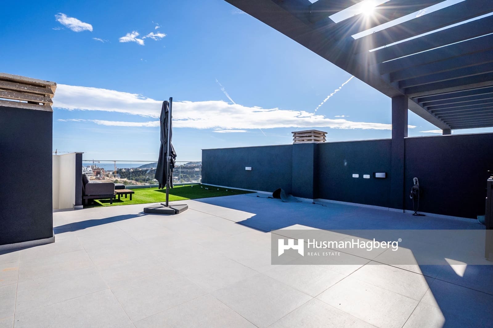 2 bedroom Apartment for sale in Benidorm with pool - € 345,000 (Ref: 9483362)