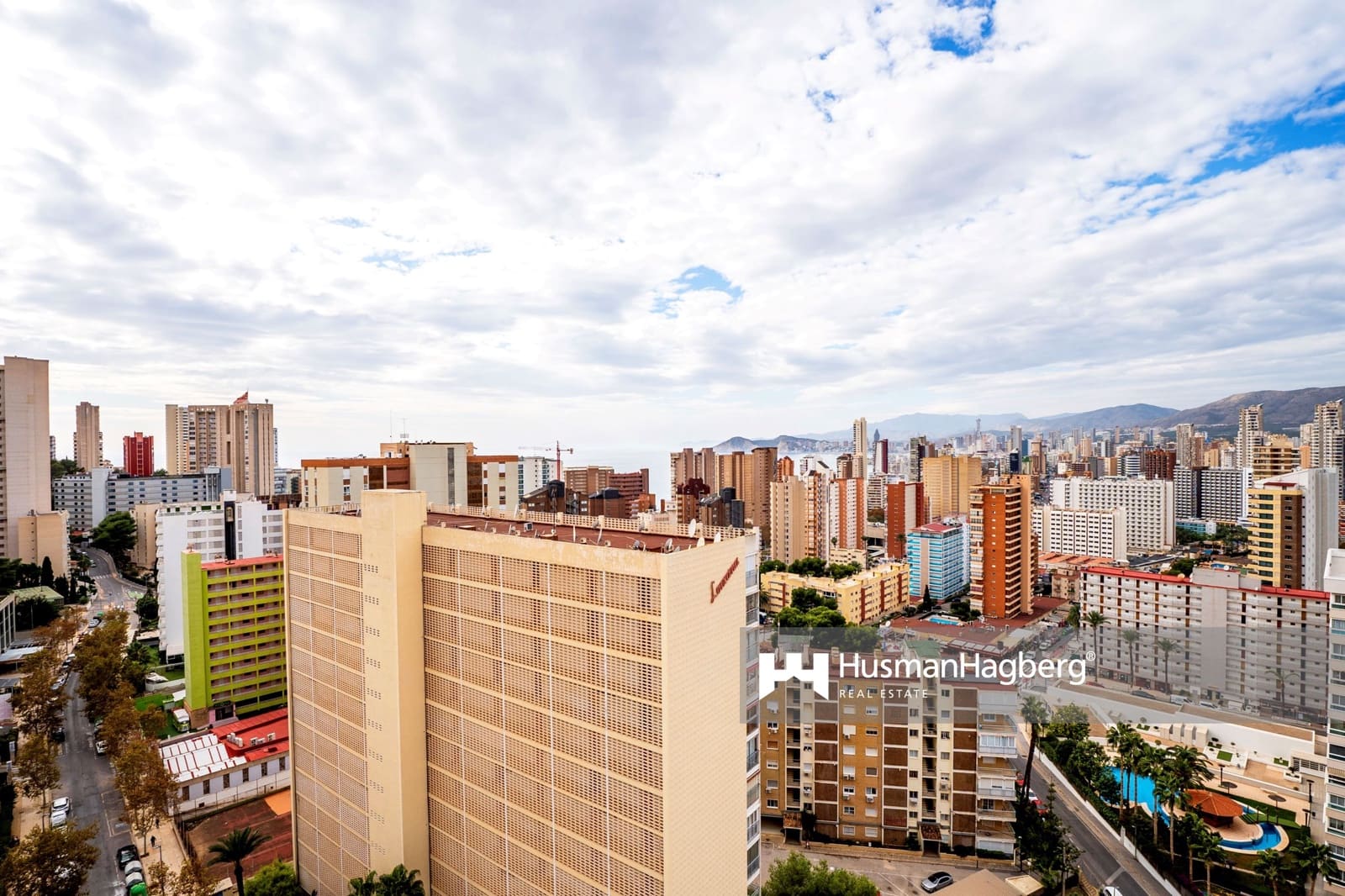 1 bedroom Apartment for sale in Benidorm with pool - € 230,000 (Ref: 9483368)