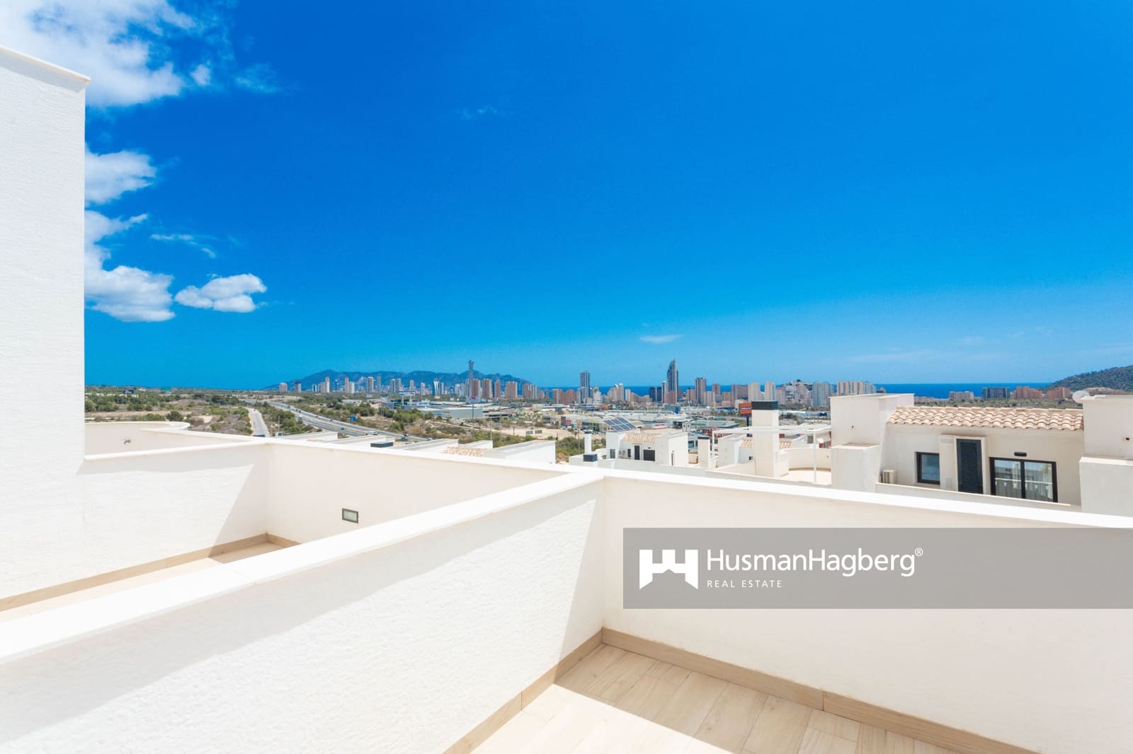 2 bedroom Townhouse for sale in Benidorm with pool - € 330,000 (Ref: 9525988)