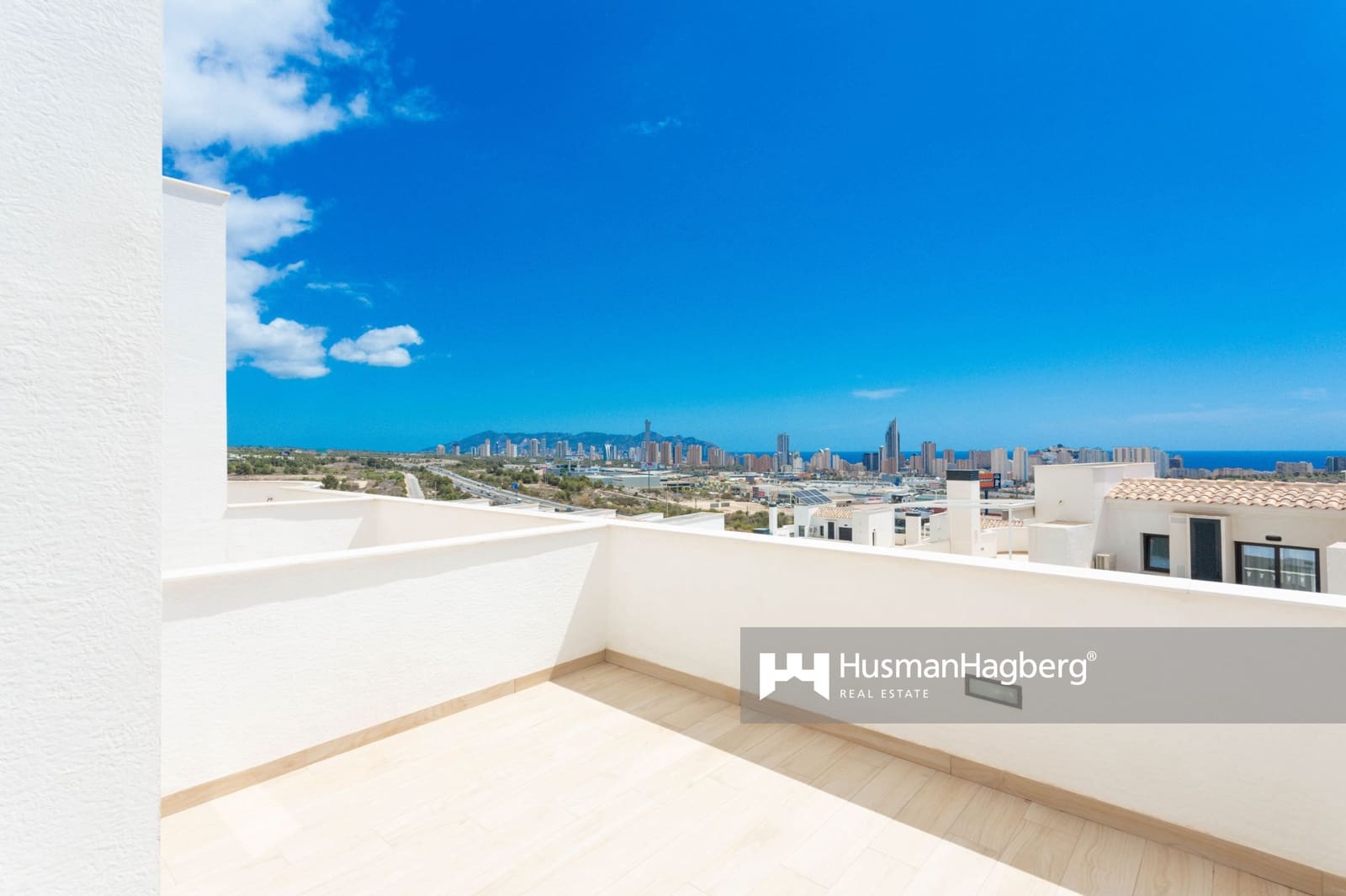 2 bedroom Townhouse for sale in Benidorm with pool - € 330,000 (Ref: 9525988)