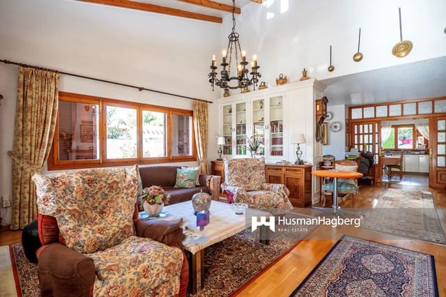 6 soveværelse Villa til salg i Rincón Bajo, Benidorm med swimmingpool - € 800.000 (Ref: 9533018)