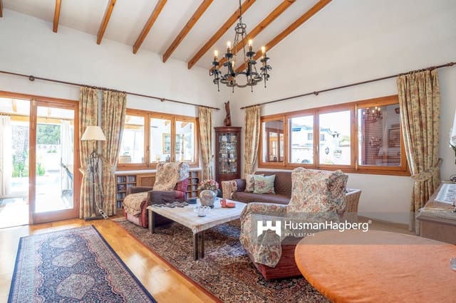 6 soveværelse Villa til salg i Rincón Bajo, Benidorm med swimmingpool - € 800.000 (Ref: 9533018)