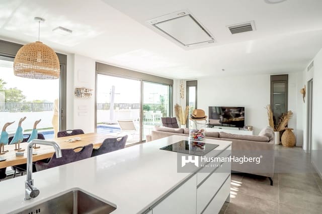 4 bedroom Villa for sale in Benidorm with pool - € 699,000 (Ref: 9537116)