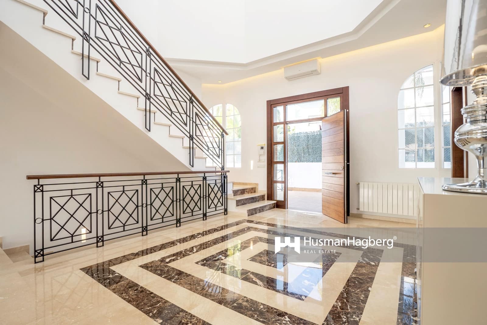 5 soverom Villa til salgs i Alfaz del Pi / L'Alfas del Pi med svømmebasseng - € 1 600 000 (Ref: 9537118)