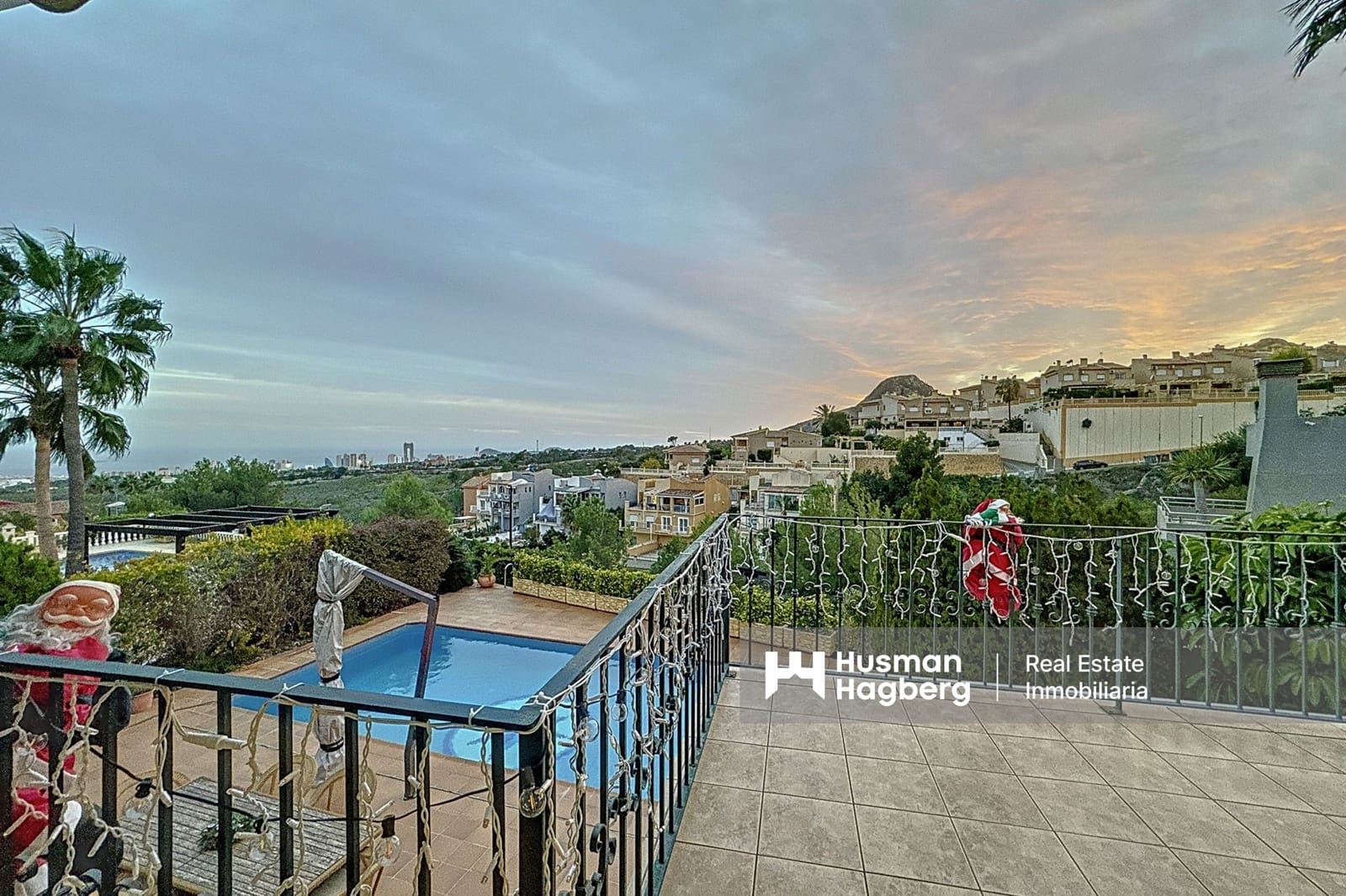 Chalet de 4 habitaciones en La Nucia en venta con piscina - 765.000 € (Ref: 9550464)