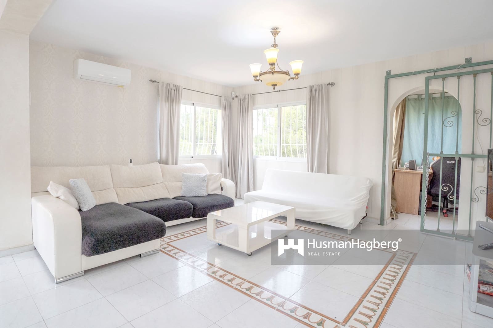 Chalet de 4 habitaciones en La Nucia en venta con piscina - 590.000 € (Ref: 9604495)