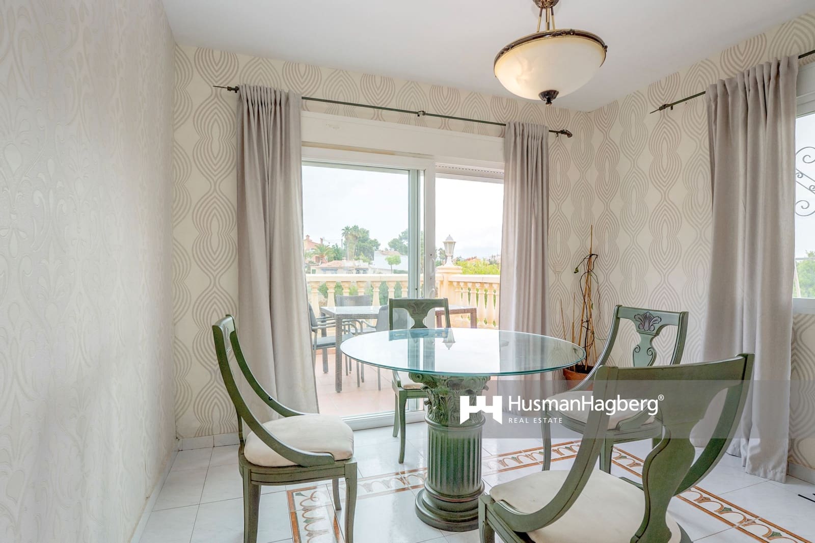 Chalet de 4 habitaciones en La Nucia en venta con piscina - 590.000 € (Ref: 9604495)