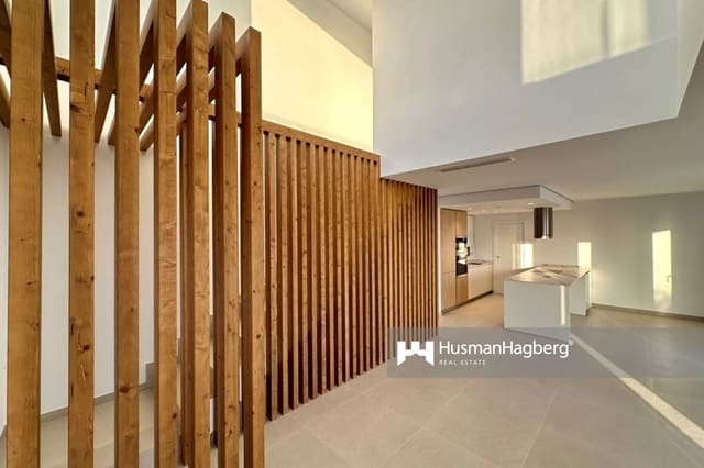 3 soveværelse Villa til salg i Urbanizaciones, Benidorm med swimmingpool - € 797.000 (Ref: 9683356)