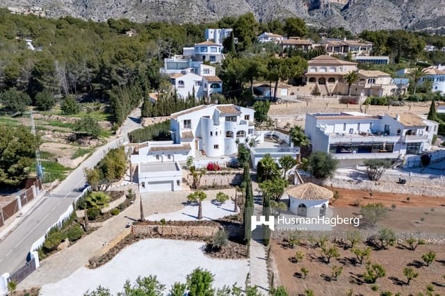 5 bedroom Villa for sale in Altea with pool - € 1,695,000 (Ref: 9694616)