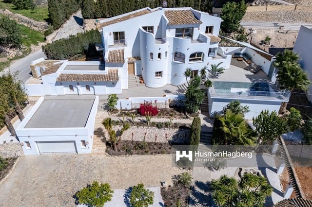 5 bedroom Villa for sale in Altea with pool - € 1,695,000 (Ref: 9694616)
