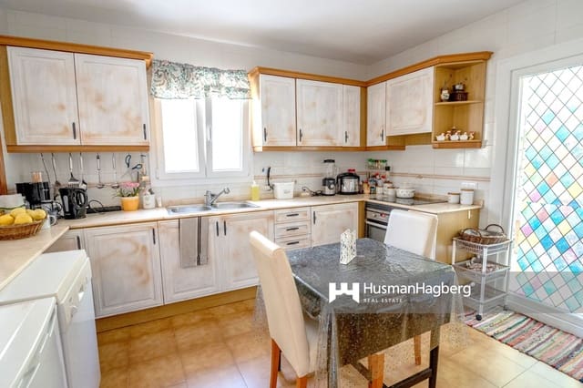 4 bedroom Villa for sale in Altea with pool - € 525,000 (Ref: 9746829)