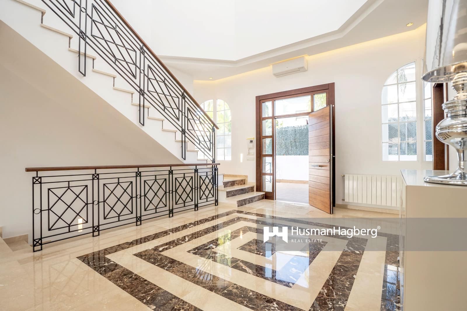 5 sypialnia Willa na sprzedaż w Alfaz del Pi / L'Alfas del Pi z basenem - 1 600 000 € (Ref: 9751538)