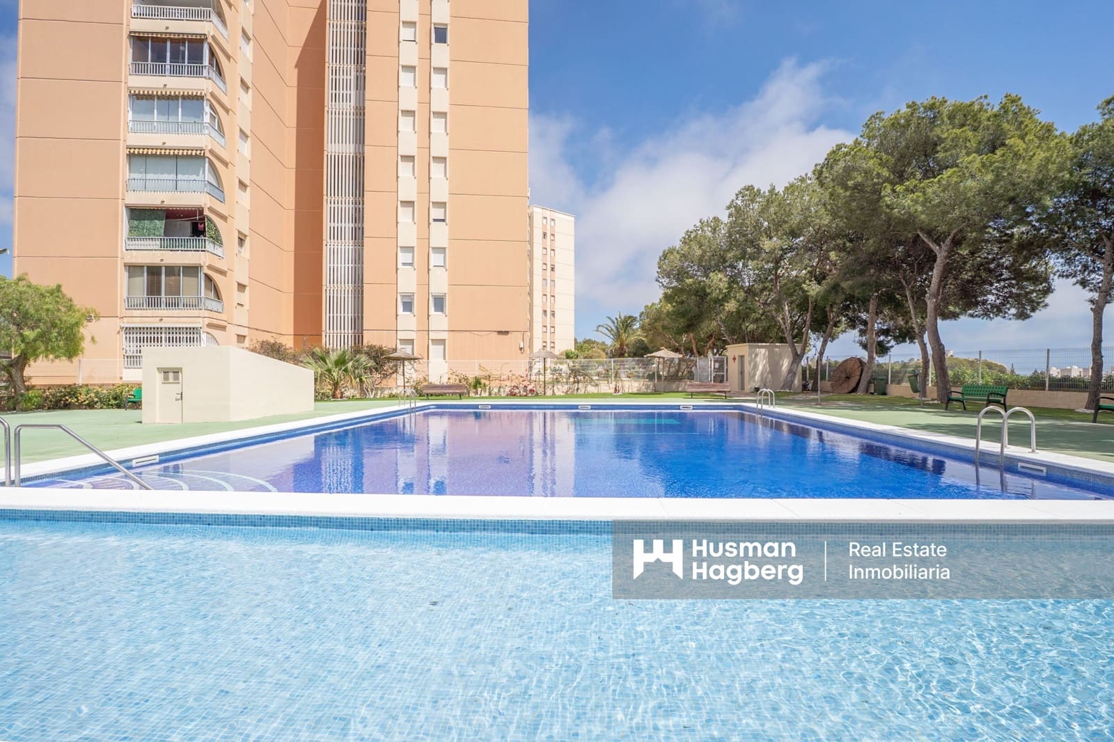 3 bedroom Apartment for sale in La Villajoyosa / Vila Joiosa with pool - € 245,000 (Ref: 9772610)