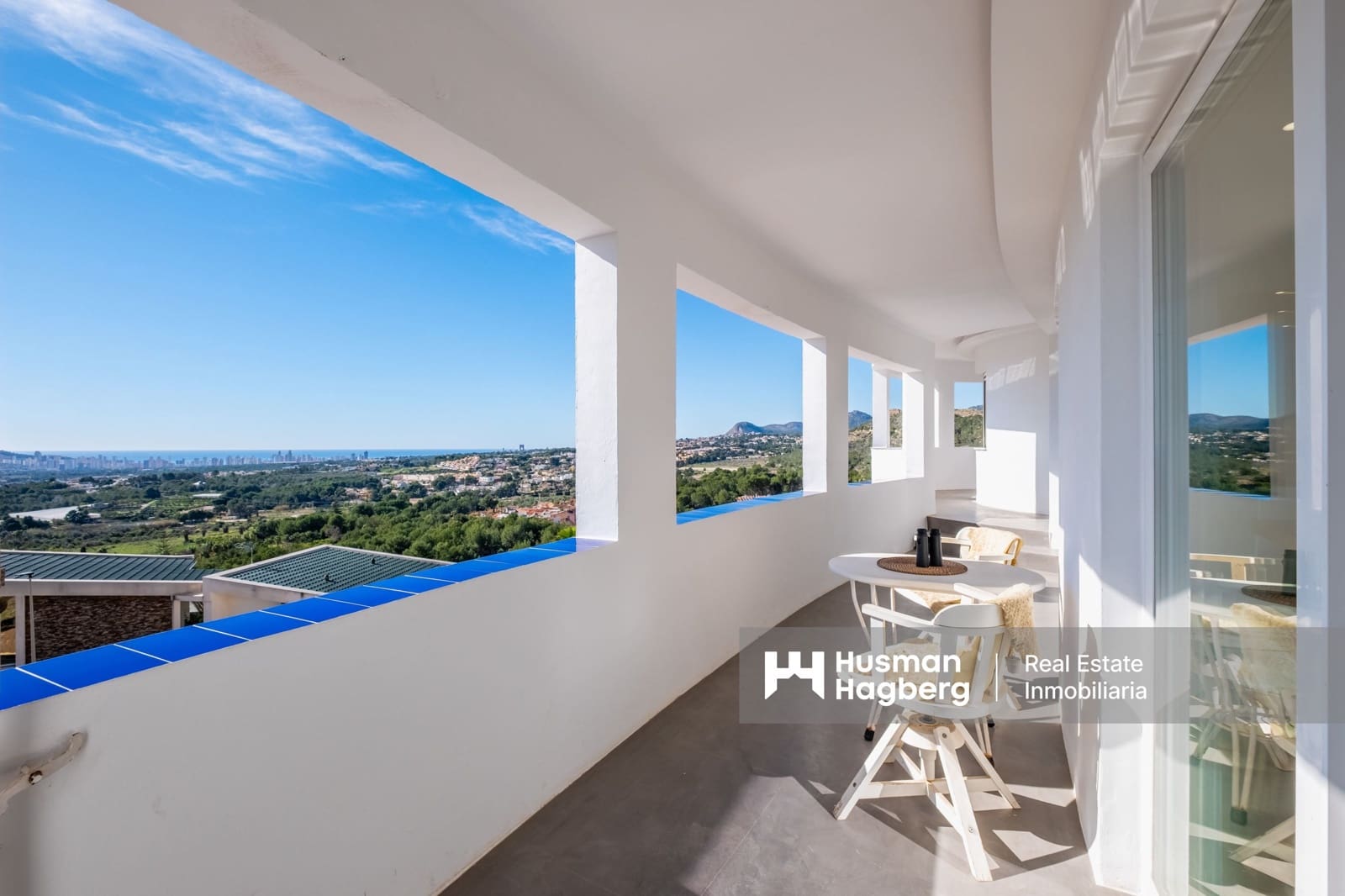 5 makuuhuone Huvila myytävänä paikassa Alfaz del Pi / L'Alfas del Pi mukana uima-altaan - 1 350 000 € (Ref: 9772626)