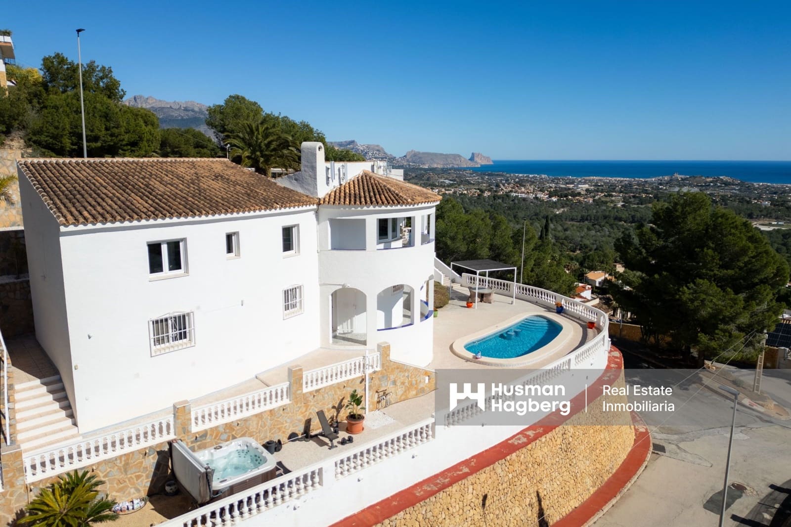 5 makuuhuone Huvila myytävänä paikassa Alfaz del Pi / L'Alfas del Pi mukana uima-altaan - 1 350 000 € (Ref: 9772626)