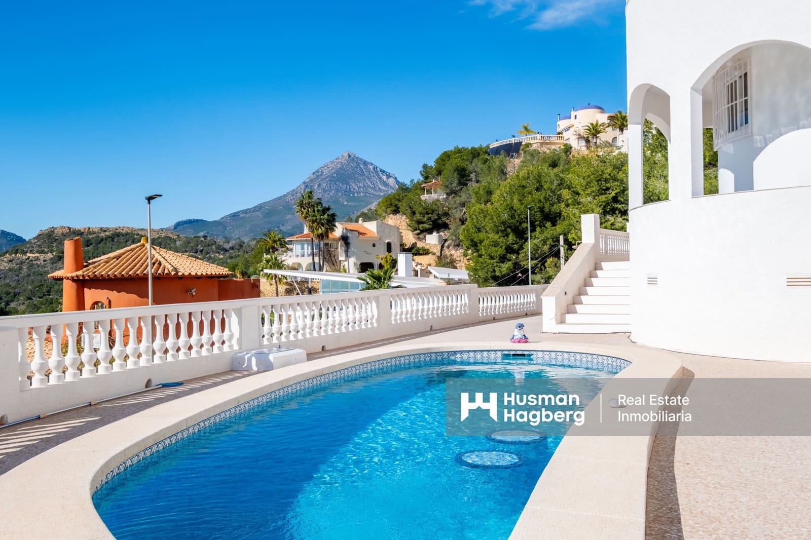 5 makuuhuone Huvila myytävänä paikassa Alfaz del Pi / L'Alfas del Pi mukana uima-altaan - 1 350 000 € (Ref: 9772626)