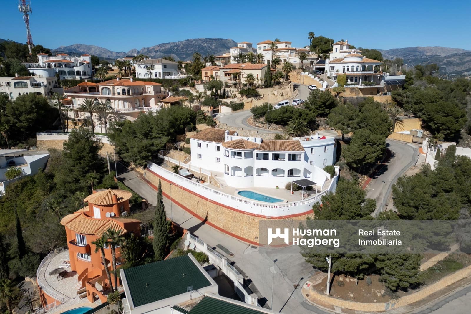 5 makuuhuone Huvila myytävänä paikassa Alfaz del Pi / L'Alfas del Pi mukana uima-altaan - 1 350 000 € (Ref: 9772626)