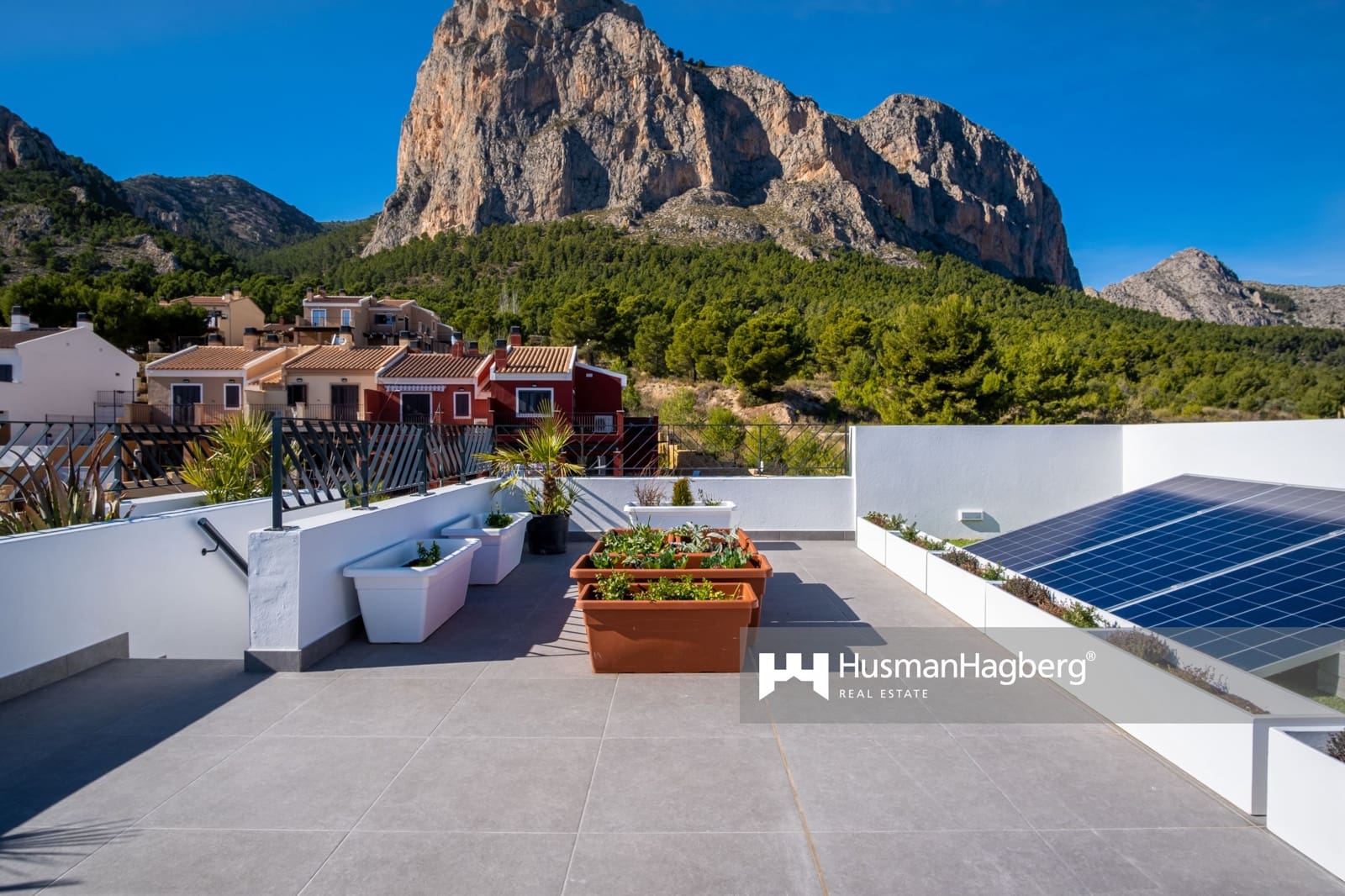 Chalet de 3 habitaciones en Polop en venta con piscina - 470.000 € (Ref: 9800982)