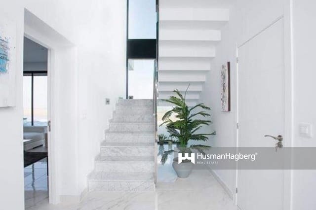 4 soveværelse Villa til salg i Dénia med swimmingpool - € 795.000 (Ref: 9800989)