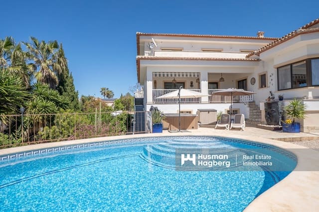 5 soveværelse Villa til salg i Dénia med swimmingpool - € 650.000 (Ref: 9800999)