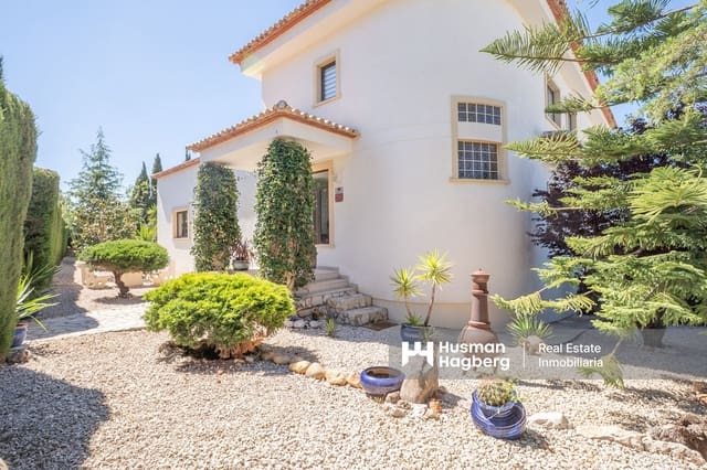 5 soveværelse Villa til salg i Dénia med swimmingpool - € 650.000 (Ref: 9800999)