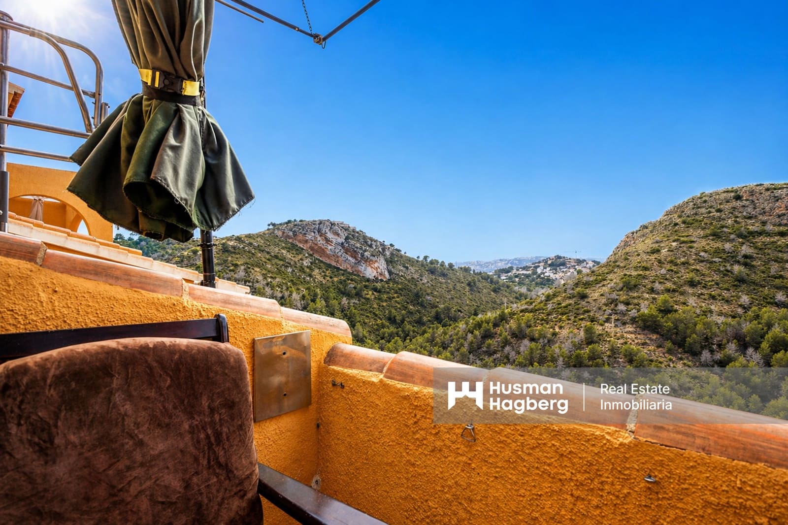 Chalet de 2 habitaciones en Cumbre del Sol en venta con piscina - 190.000 € (Ref: 9811032)