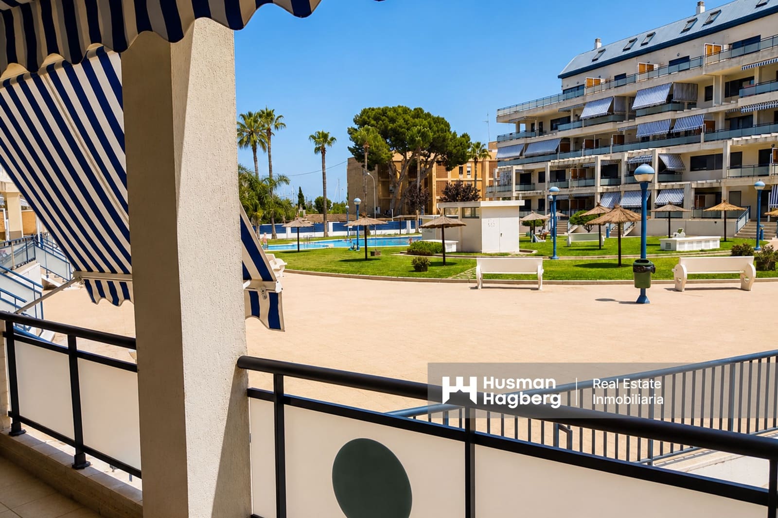 Chalet de 2 habitaciones en Dénia en venta con piscina - 405.000 € (Ref: 9821875)