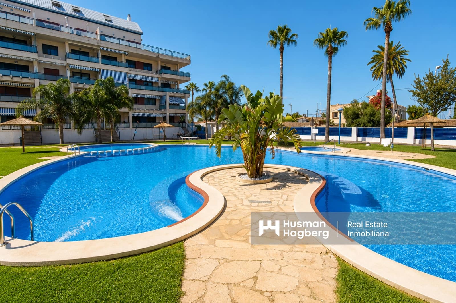 Chalet de 2 habitaciones en Dénia en venta con piscina - 405.000 € (Ref: 9821875)