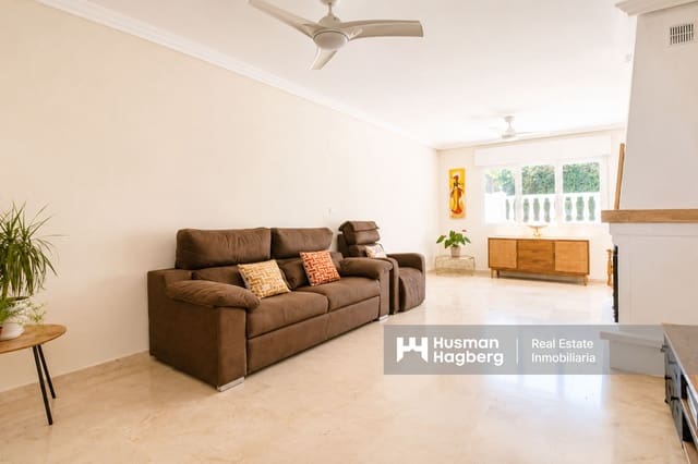 4 quarto Moradia para venda em La Nucia com piscina - 565 000 € (Ref: 9870547)