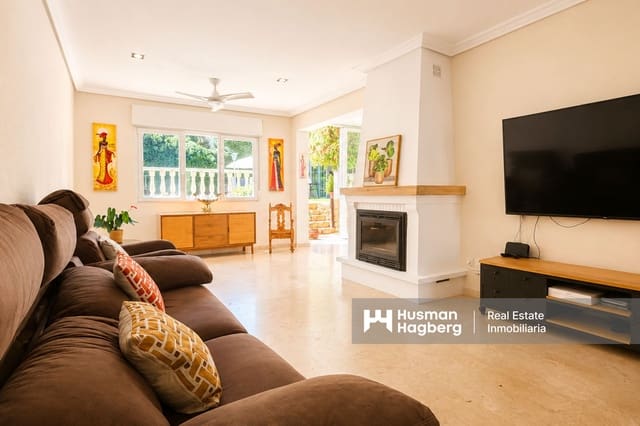 4 quarto Moradia para venda em La Nucia com piscina - 565 000 € (Ref: 9870547)