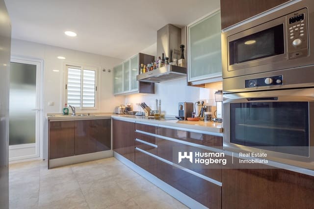 3 slaapkamer Villa te koop in Altea met zwembad - € 750.000 (Ref: 9909897)
