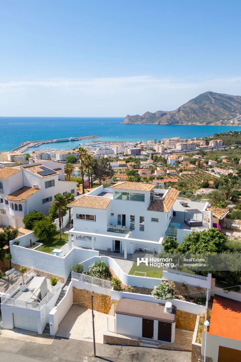 3 bedroom Villa for sale in Altea with pool - € 2,675,000 (Ref: 9931208)
