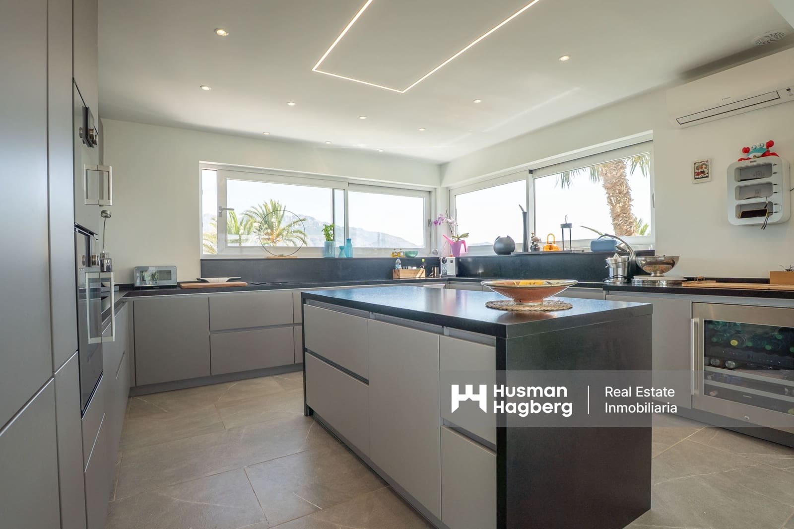 3 bedroom Villa for sale in Altea with pool - € 2,675,000 (Ref: 9931208)
